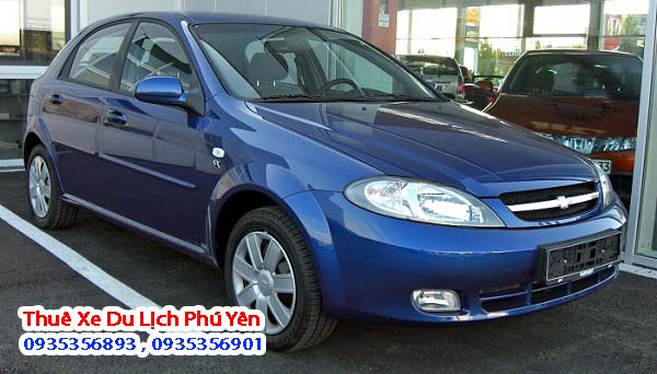 Dịch vụ cho thuê xe 4 chỗ ở Phú Yên đang có 3 loại màu : xanh,đen.trắng cho quý khách hàng lựa chọn
